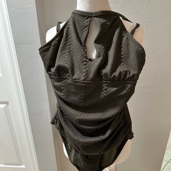 Jessica Simpson Textured One-Piece Swimsuit Women's medium Green Keyhole Cutout - Picture 1 of 7